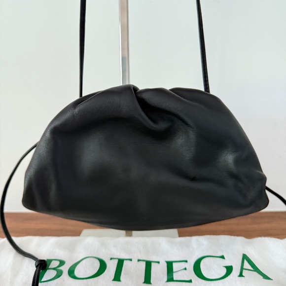 Bottega Veneta Smooth Pouch in Black - Picture 4 of 14